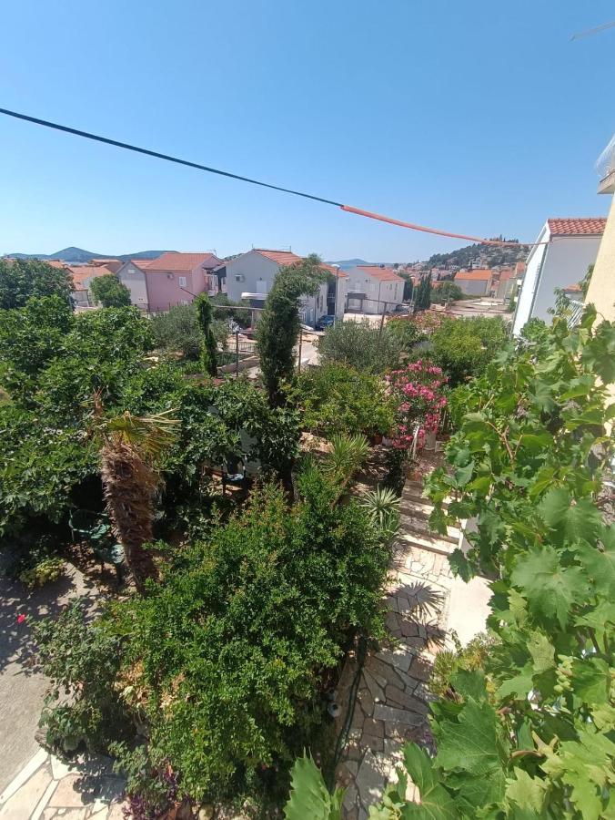 Tribunj apartmani Bagian luar foto
