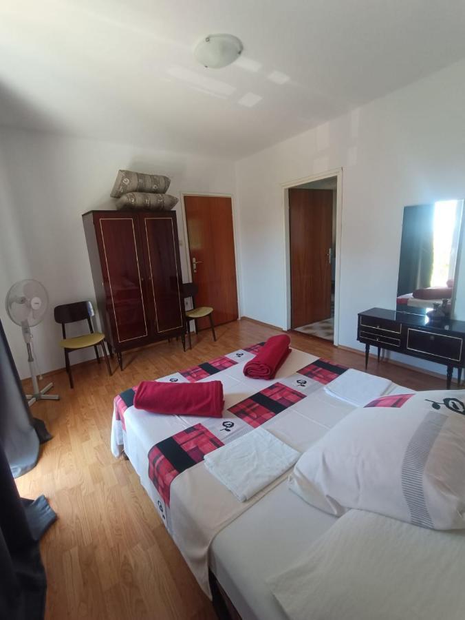 Tribunj apartmani Bagian luar foto