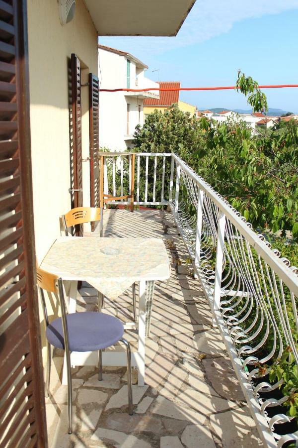 Tribunj apartmani Bagian luar foto